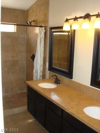 Photo #3: 2462461 Listing 