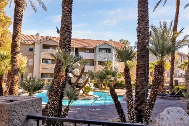 MLS: 2462471 Condo For Sale