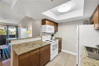 Photo #5: 2462471 Listing