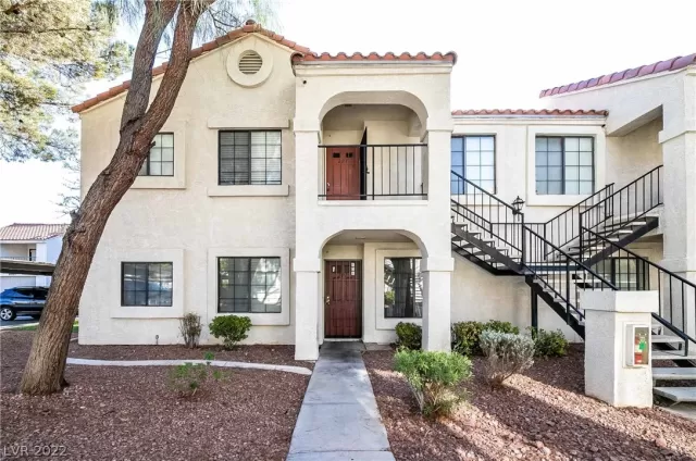 MLS: 2462476 Condo For Sale