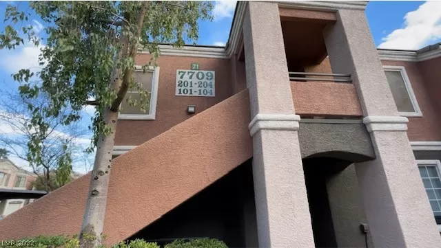 MLS: 2462490 Condo For Sale