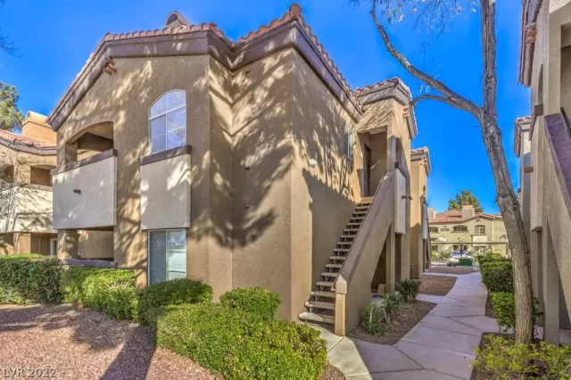 MLS: 2462494 Condo For Sale