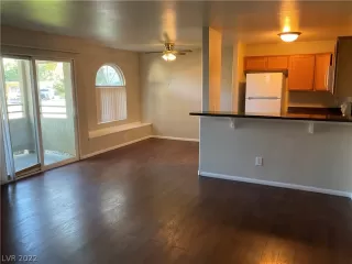 Photo #4: 2462500 Listing