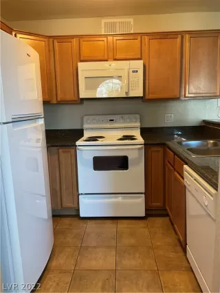 Photo #6: 2462500 Listing
