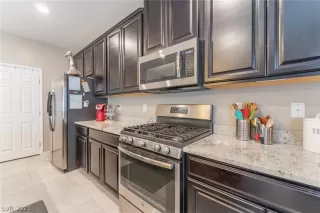 Photo #6: 2462502 Listing