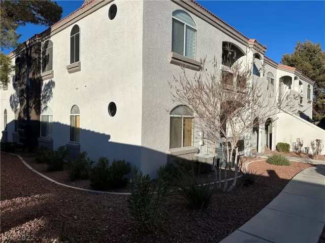 MLS: 2462532 Condo For Sale