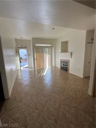 Photo #6: 2462532 Listing