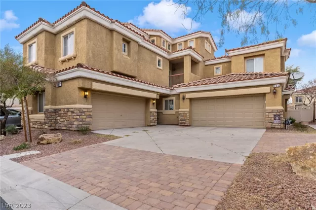 MLS: 2462560 Condo For Sale