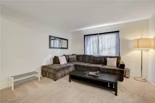 Photo #5: 2462580 Listing