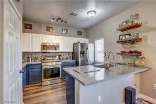 Photo #3: 2462592 Listing 