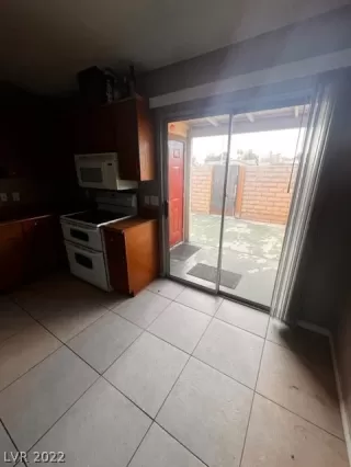 Photo #3: 2462597 Listing 