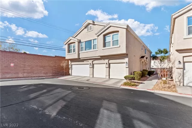 MLS: 2462624 Condo For Sale