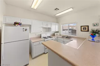 Photo #3: 2462624 Listing