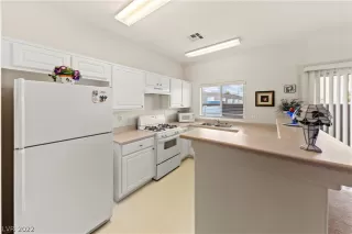 Photo #4: 2462624 Listing