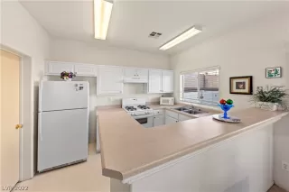 Photo #5: 2462624 Listing