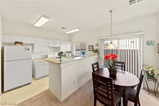 Photo #6: 2462624 Listing