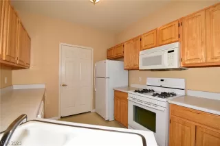 Photo #4: 2462628 Listing 