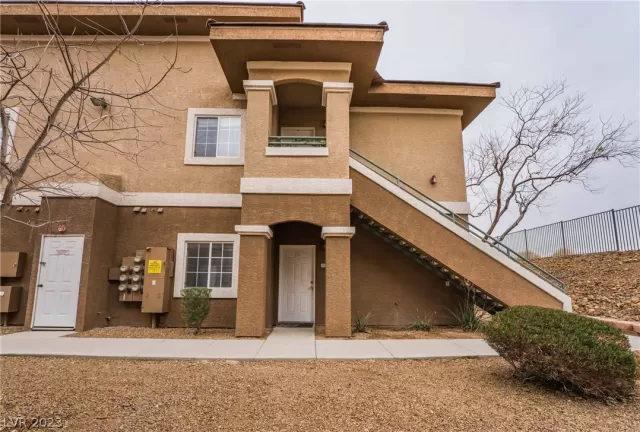 MLS: 2462631 Condo For Sale