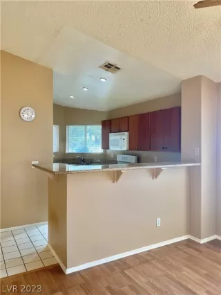 Photo #2: 2462643 Listing