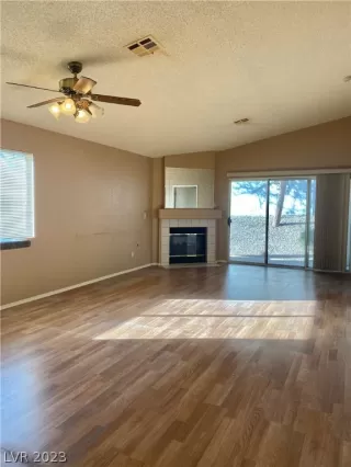 Photo #3: 2462643 Listing