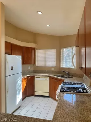 Photo #4: 2462643 Listing