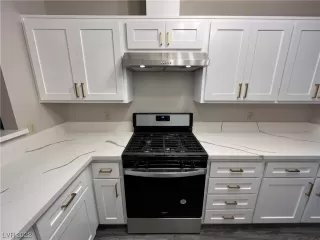 Photo #1: 2462655 Listing 