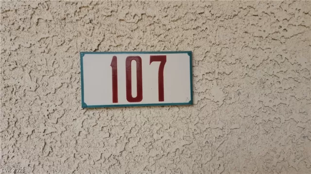 MLS: 2462661 Condo For Sale