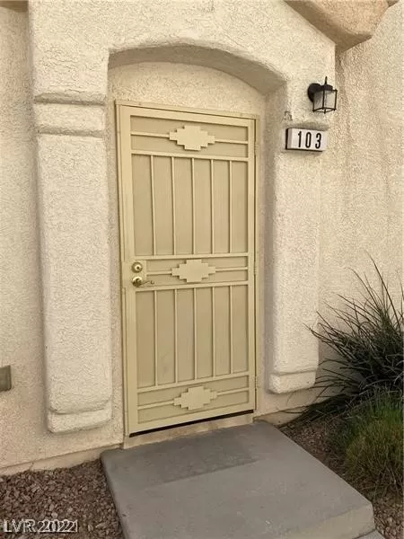 MLS: 2462685 Condo For Sale