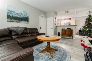 Photo #4: 2462694 Listing