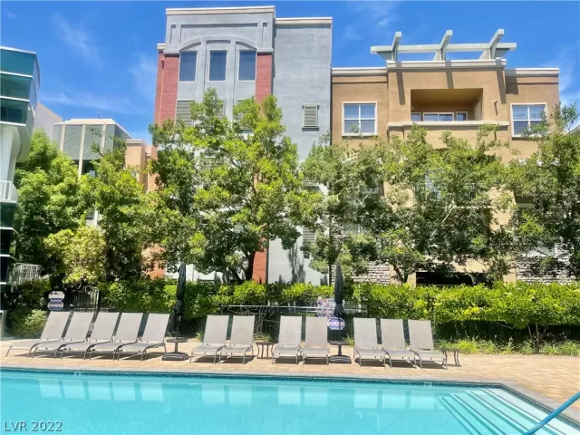 MLS: 2462724 Condo For Sale