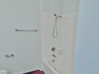 Photo #5: 2462724 Listing