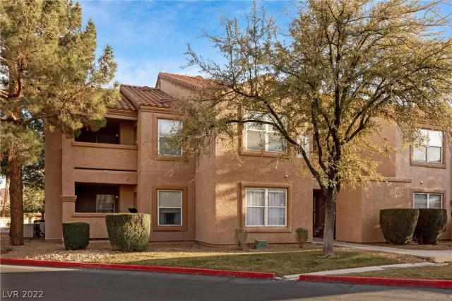 MLS: 2462732 Condo For Sale