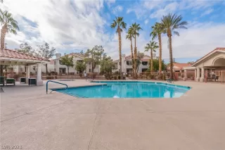 Photo #3: 2462791 Listing