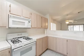 Photo #4: 2462791 Listing