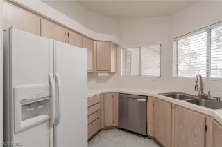 Photo #5: 2462791 Listing