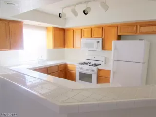 Photo #2: 2462820 Listing 