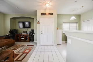 Photo #4: 2462829 Listing