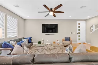 Photo #3: 2462891 Listing