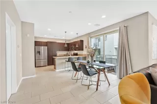 Photo #4: 2462891 Listing