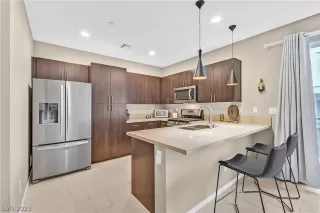 Photo #6: 2462891 Listing