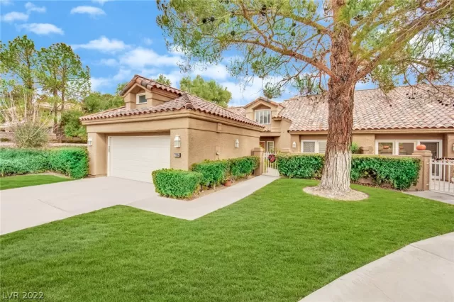 MLS: 2462900 Condo For Sale