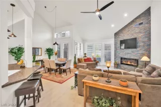 Photo #5: 2462900 Listing