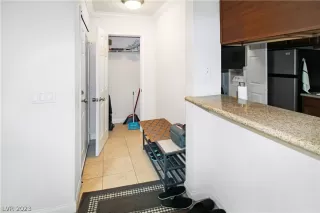 Photo #5: 2462908 Listing