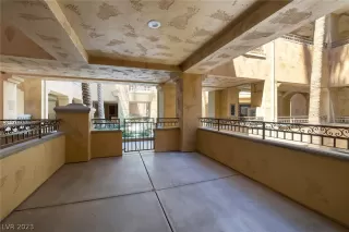 Photo #2: 2462922 Listing 