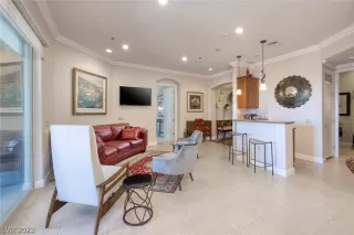 Photo #5: 2462922 Listing 