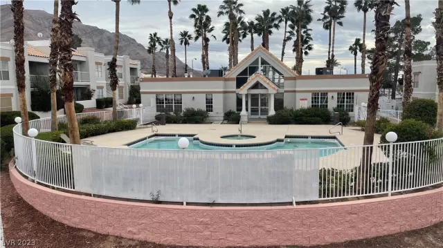 MLS: 2462946 Condo For Sale