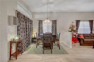 Photo #5: 2462953 Listing