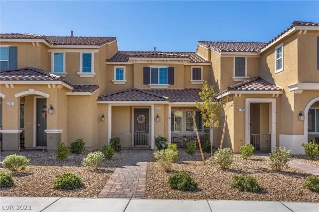 MLS: 2462954 Condo For Sale