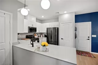 Photo #5: 2462954 Listing 