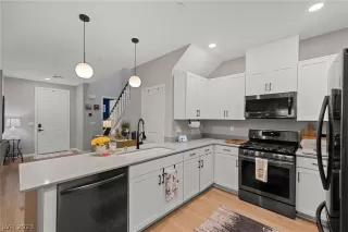 Photo #6: 2462954 Listing 